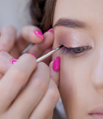 Formazione sull’utilizzo dei prodotti e della strumentazione con le nostre Beauty Assistant